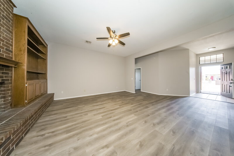 1,700/Mo, 3713 Shannon Dr Moore, OK 73160 Living Room View