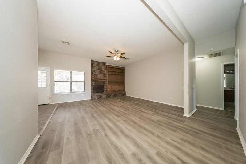 1,700/Mo, 3713 Shannon Dr Moore, OK 73160 Living Room View 2