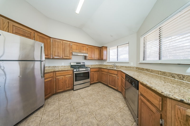 1,700/Mo, 3713 Shannon Dr Moore, OK 73160 Kitchen View