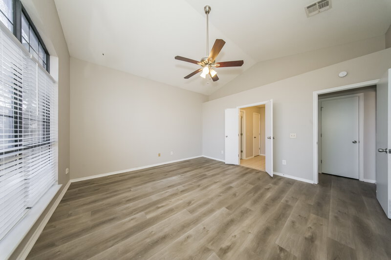 1,700/Mo, 3713 Shannon Dr Moore, OK 73160 Main Bedroom View 2