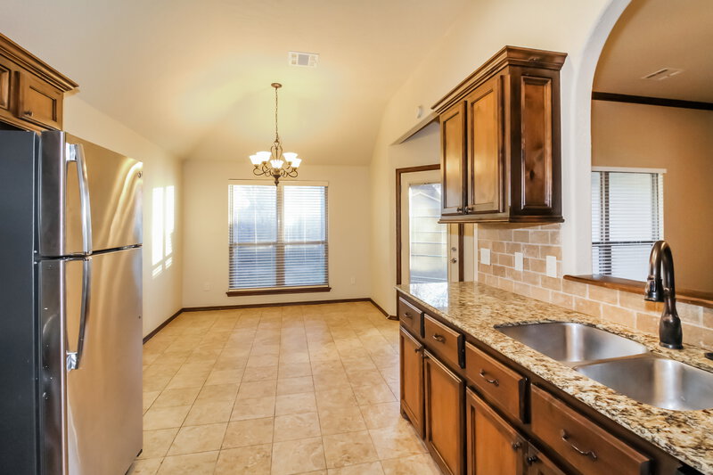 2,200/Mo, 316 Falling Leaf Terrace Moore, OK 73160 Kitchen View
