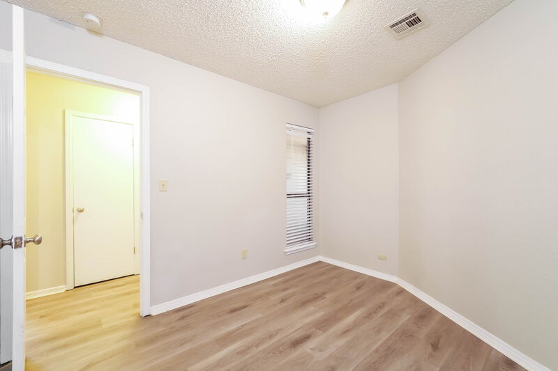 1,685/Mo, 1112 NE 21st Ct Moore, OK 73160 Bedroom View 3