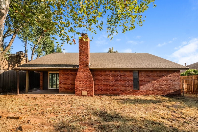 1,685/Mo, 1112 NE 21st Ct Moore, OK 73160 Rear View