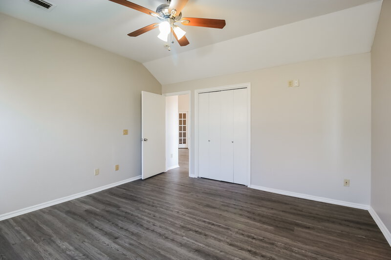 1,840/Mo, 600 NE 20th St Moore, OK 73160 Main Bedroom View 2