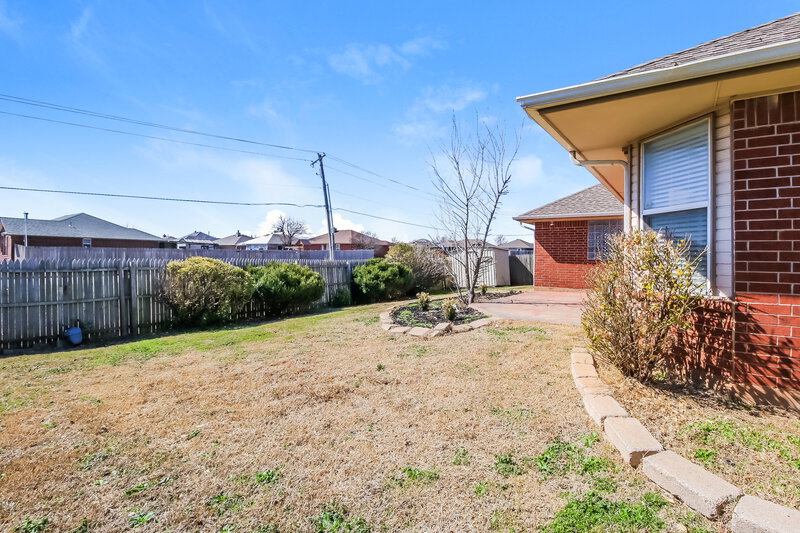 1,840/Mo, 600 NE 20th St Moore, OK 73160 Rear View