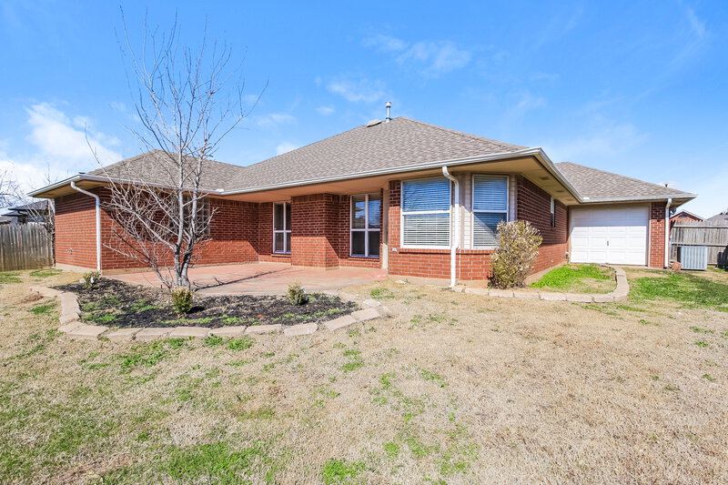 1,840/Mo, 600 NE 20th St Moore, OK 73160 Rear View 2