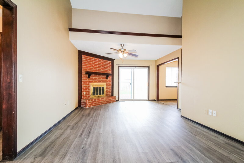 1,520/Mo, 7505 NW 115th St Oklahoma City, OK 73162 Living Room View 2