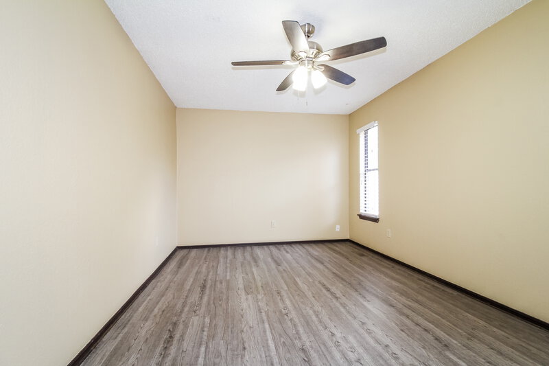 1,520/Mo, 7505 NW 115th St Oklahoma City, OK 73162 Main Bedroom View 2