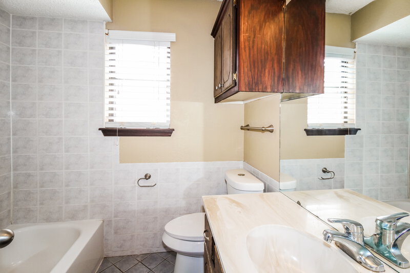 1,520/Mo, 7505 NW 115th St Oklahoma City, OK 73162 Bathroom View