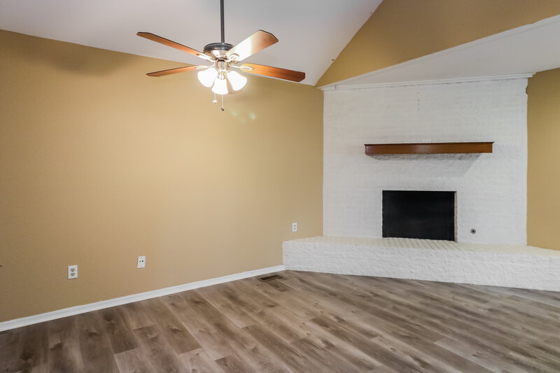 1,270/Mo, 7348 NW 101st St Oklahoma City, OK 73162 Living Room View