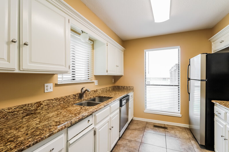 1,270/Mo, 7348 NW 101st St Oklahoma City, OK 73162 Kitchen View