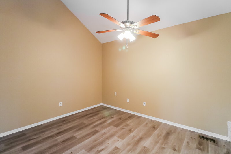 1,270/Mo, 7348 NW 101st St Oklahoma City, OK 73162 Main Bedroom View