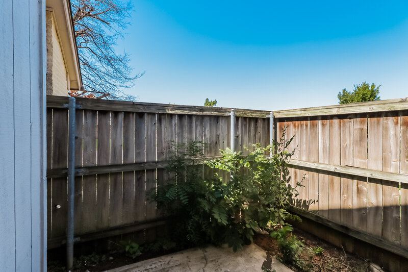 1,270/Mo, 7348 NW 101st St Oklahoma City, OK 73162 Patio View