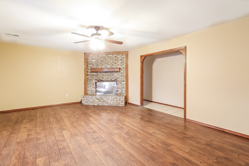 1,520/Mo, 11232 Davis Ct Oklahoma City, OK 73162 Living Room View 3