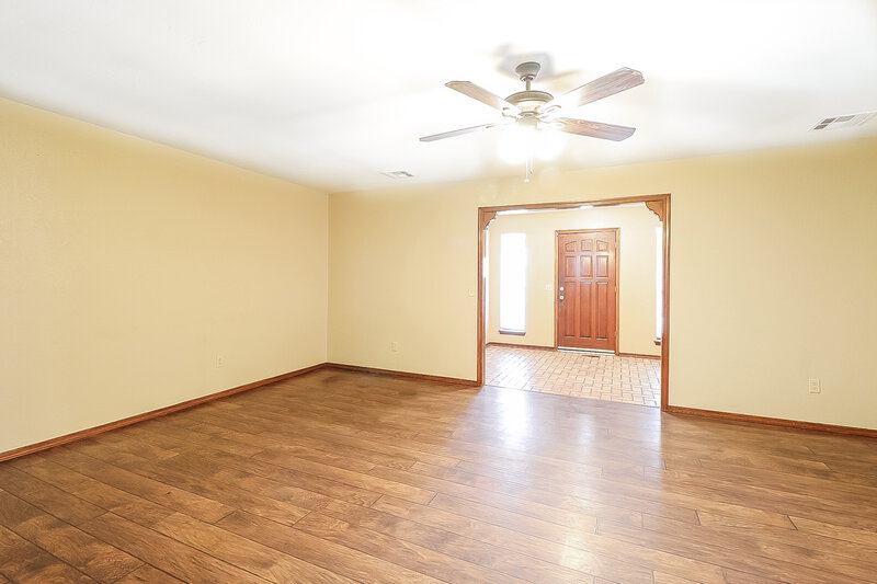 1,520/Mo, 11232 Davis Ct Oklahoma City, OK 73162 Living Room View 4