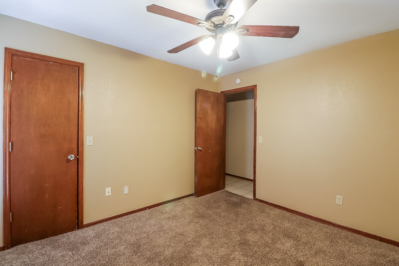 1,520/Mo, 11232 Davis Ct Oklahoma City, OK 73162 Master Bedroom View 2