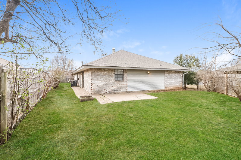 1,520/Mo, 11232 Davis Ct Oklahoma City, OK 73162 Rear View