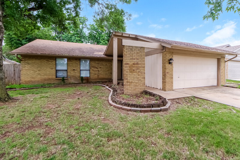 1,525/Mo, 6812 Bear Canyon Dr Oklahoma City, OK 73162 Front View