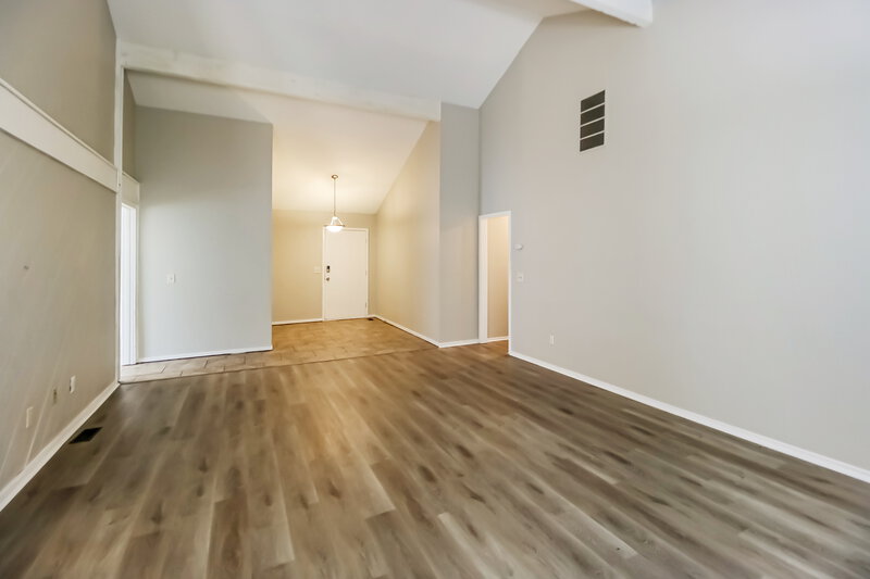 1,525/Mo, 6812 Bear Canyon Dr Oklahoma City, OK 73162 Living Room View