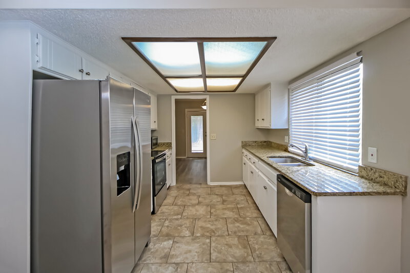 1,525/Mo, 6812 Bear Canyon Dr Oklahoma City, OK 73162 Kitchen View