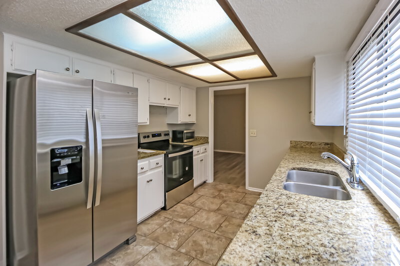 1,525/Mo, 6812 Bear Canyon Dr Oklahoma City, OK 73162 Kitchen View 2