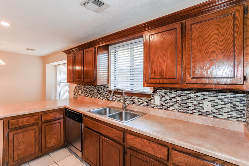 1,595/Mo, 8609 NW 121st St Oklahoma City, OK 73162 Kitchen View 2