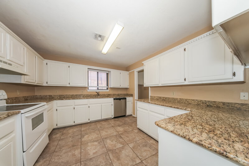1,465/Mo, 11040 N Eagle Ln Oklahoma City, OK 73162 Kitchen View
