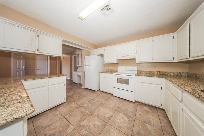 1,465/Mo, 11040 N Eagle Ln Oklahoma City, OK 73162 Kitchen View 2