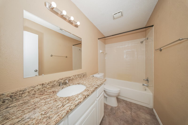 1,465/Mo, 11040 N Eagle Ln Oklahoma City, OK 73162 Bathroom View
