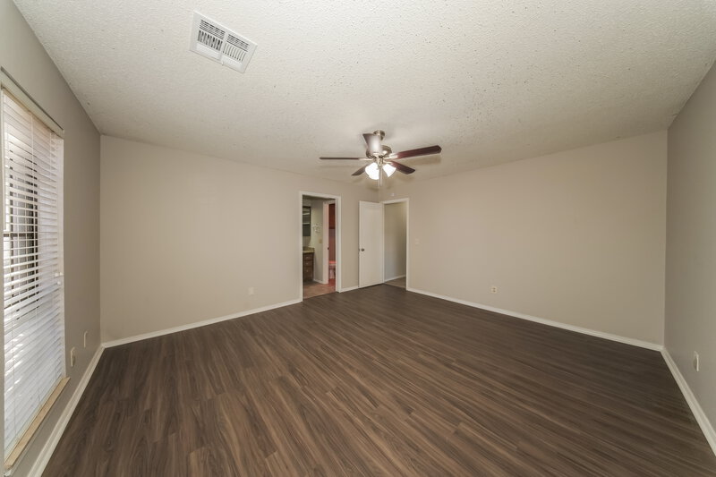 1,715/Mo, 9713 Hummingbird Ln Oklahoma City, OK 73162 Main Bedroom View 2