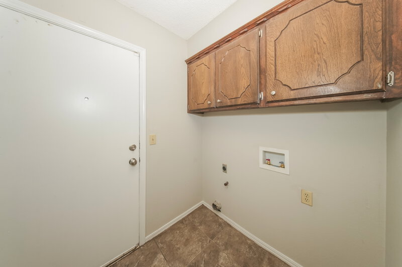 1,715/Mo, 9713 Hummingbird Ln Oklahoma City, OK 73162 Laundry Room View