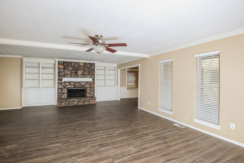 1,715/Mo, 11213 N Eagle Ln Oklahoma City, OK 73162 Living Room View 2