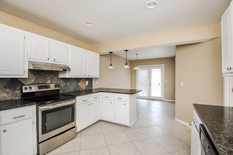 1,715/Mo, 11213 N Eagle Ln Oklahoma City, OK 73162 Kitchen View