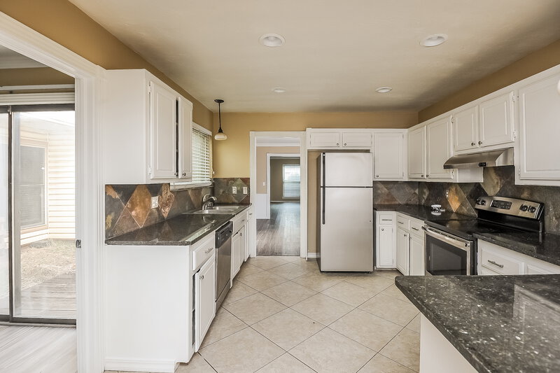 1,715/Mo, 11213 N Eagle Ln Oklahoma City, OK 73162 Kitchen View 3