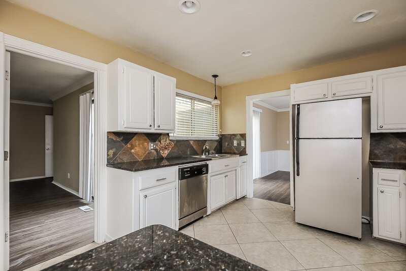 1,715/Mo, 11213 N Eagle Ln Oklahoma City, OK 73162 Kitchen View 4