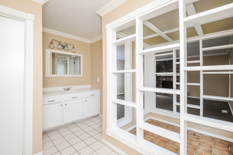 1,715/Mo, 11213 N Eagle Ln Oklahoma City, OK 73162 Master Bathroom View