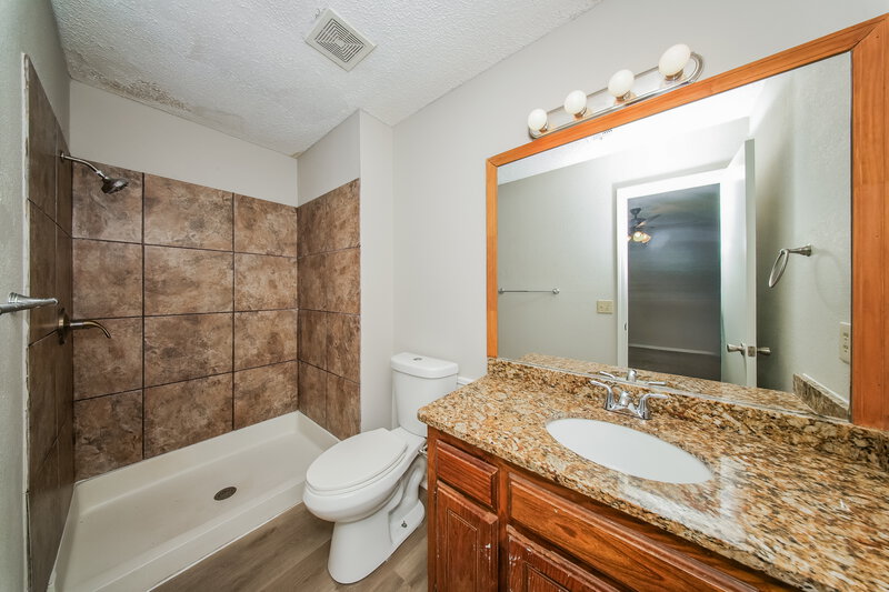 1,850/Mo, 11032 N Eagle Ln Oklahoma City, OK 73162 Main Bathroom View