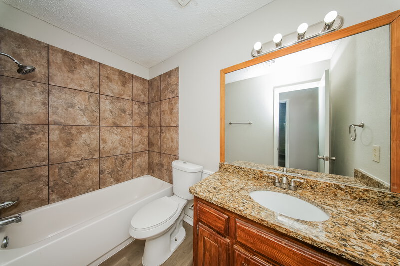 1,850/Mo, 11032 N Eagle Ln Oklahoma City, OK 73162 Bathroom View
