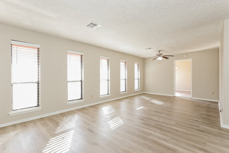 0/Mo, 8220 NW 112th Terrace Oklahoma City, OK 73162 Living Room View