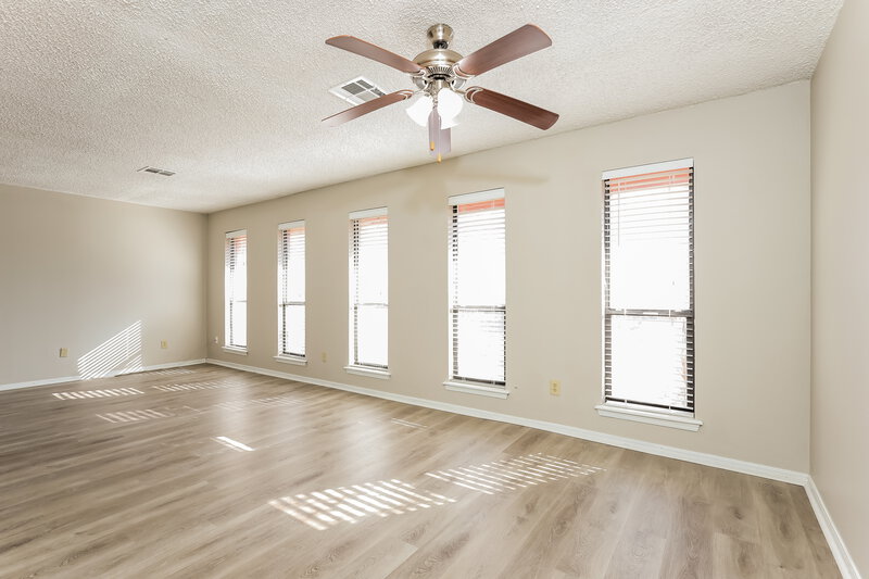 0/Mo, 8220 NW 112th Terrace Oklahoma City, OK 73162 Living Room View 2