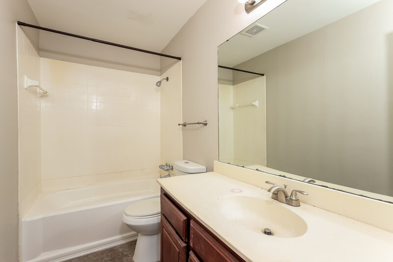 0/Mo, 8220 NW 112th Terrace Oklahoma City, OK 73162 Bathroom View