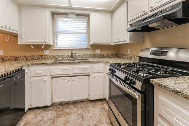 1,372/Mo, 9108 Checkerbloom Dr Oklahoma City, OK 73165 Kitchen View