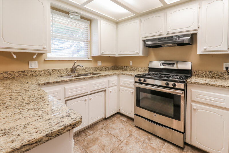 1,372/Mo, 9108 Checkerbloom Dr Oklahoma City, OK 73165 Kitchen View 2