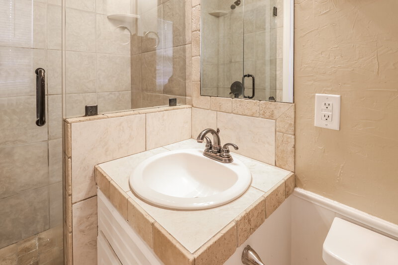 1,372/Mo, 9108 Checkerbloom Dr Oklahoma City, OK 73165 Bathroom View