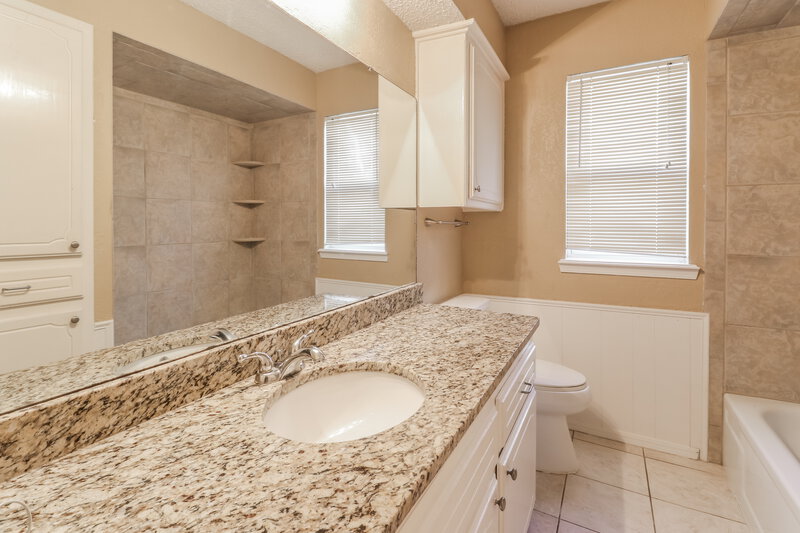 1,372/Mo, 9108 Checkerbloom Dr Oklahoma City, OK 73165 Bathroom View 2