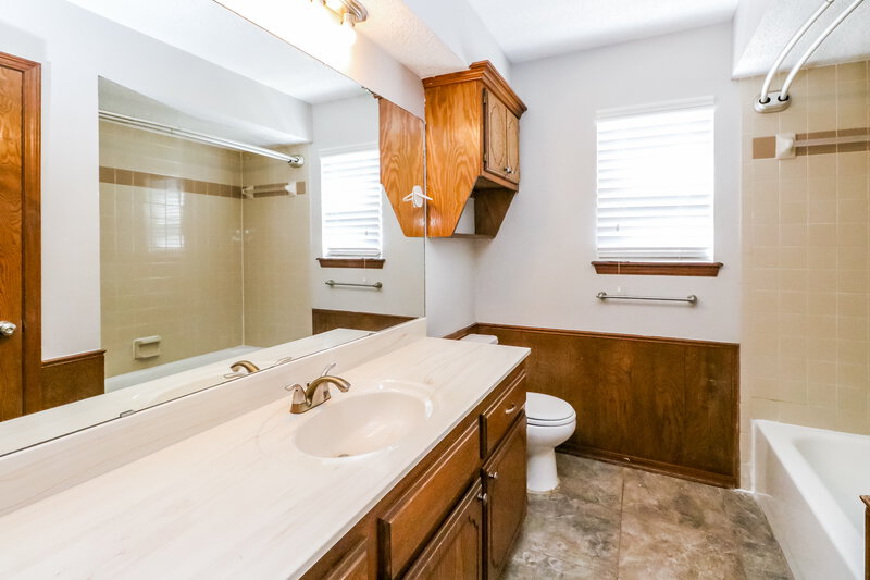 1,785/Mo, 12913 S Drexel Ave Oklahoma City, OK 73170 Bathroom View