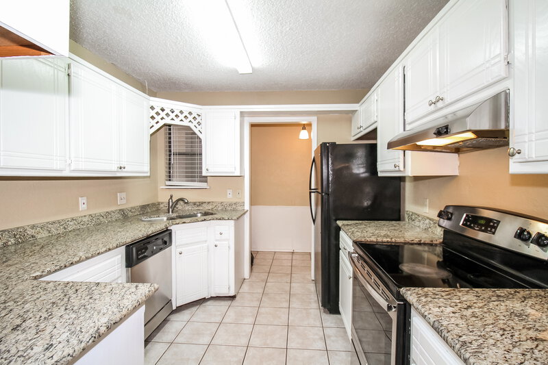 1,385/Mo, 528 Wandering Way Oklahoma City, OK 73170 Kitchen View 2