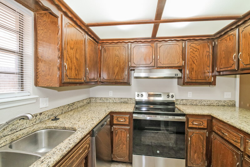 1,595/Mo, 829 Turtle Creek Rd Oklahoma City, OK 73170 Kitchen View 2
