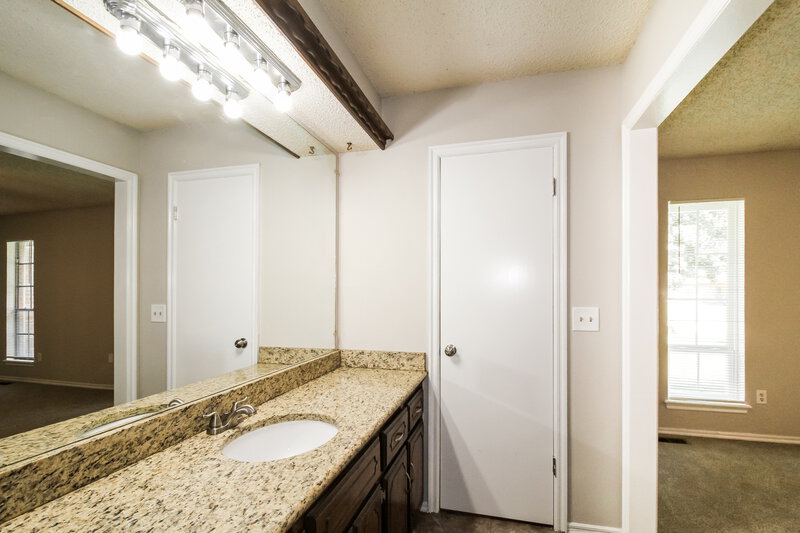 1,595/Mo, 829 Turtle Creek Rd Oklahoma City, OK 73170 Bathroom View
