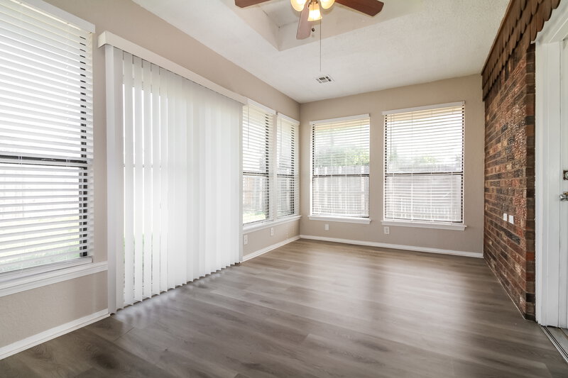 1,690/Mo, 674 Wandering Way Oklahoma City, OK 73170 Sun Room View